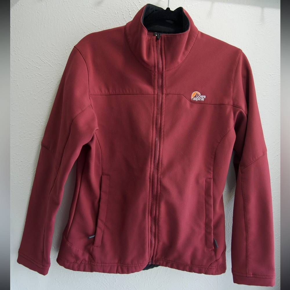 Alpine Red Ski Jacket with High Collar and Fitted Silhouette